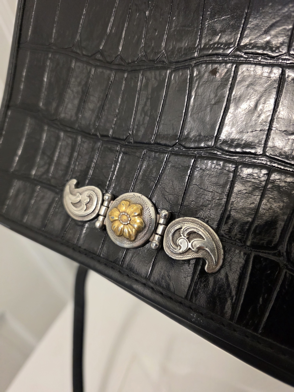 ZIPPI Black Croc-Embossed Crossbody/Shoulder Bag with Two-Tone Medallion Accent - Picture 9 of 13